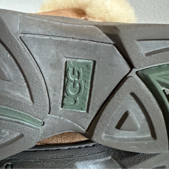 UGG sunburts tall woman’s boots - Picture 7 of 11